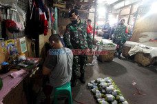 Pedagang Pasar Induk...