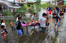 Banjir Rob Rendam Ratusan...