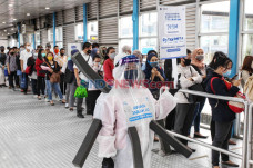 Manusia Covid-19 Hadir...