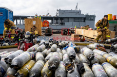 Kapal Perang USS Bonhomme...