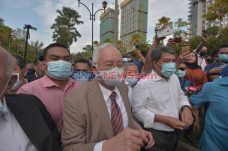 Mantan PM Malaysia Najib...