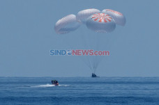 Kapsul SpaceX Mendarat...