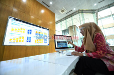 Kinerja Positif, Saham...