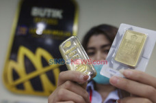 Harga Emas Antam Tembus...