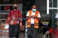 KPK Lanjutkan Pemeriksaan...