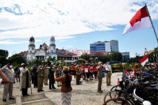 Puluhan Onthelis Semarang...
