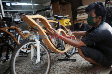 Melihat Keunikan Pembuatan...