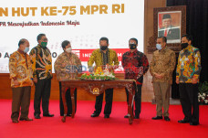 Bamsoet Hadiri Peringatan...
