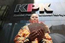 MAKI Serahkan Uang 100.000...