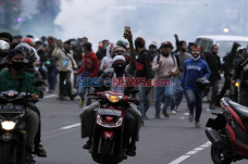 Polisi Bubarkan Paksa...