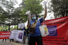 Nasabah AJB Bumiputera...