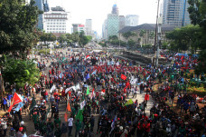 Ribuan Buruh Kembali...