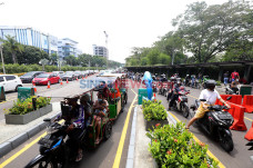 Antrean Pengunjung di...