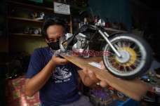 Perajin Daur Ulang Sampah...