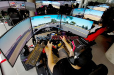 Serunya Balapan Virtual...