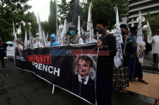 MCR Gelar Demo Protes...