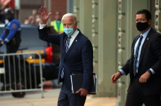 Joe Biden Habiskan Waktu...
