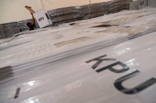 KPU Makassar Siap Distribusikan...