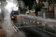 Mobil Water Canon Polisi...