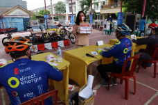 Kenakan Jersey Sepeda,...