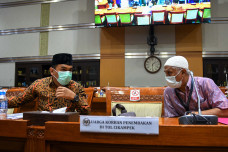 Tuntut Keadilan, Keluarga...