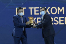 Telkom Raih Penghargaan...