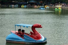 Murah Meriah, Warga...
