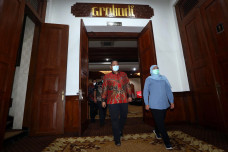 Plt Wali Kota Surabaya...