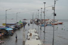 Banjir Rob Kembali Genangi...