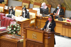 DPR Gelar Rapat Paripurna...