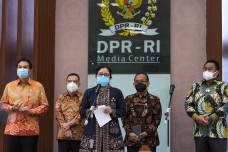 Presiden Jokowi Ajukan...