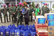 TNI AL Distribusikan...