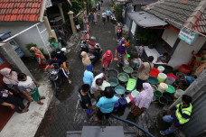 Air PDAM Mati, Warga...