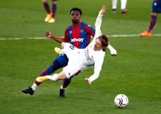 Menang 2-1, Levante...