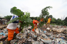 Lautan Sampah di Bekasi...