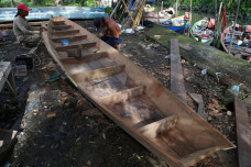 Melihat Pembuatan Perahu...