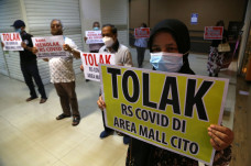 Aksi Pedagang Tolak...