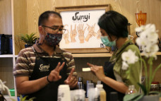 Menikmati Kopi Racikan...