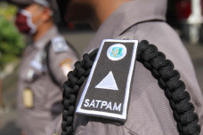 Ini Dia Penampakan Satpam...