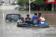 Banjir Setinggi 1,5...