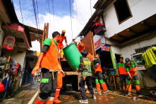 Warga Bendungan Hilir...