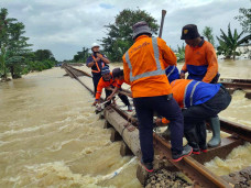Perbaikan Rel Kereta...