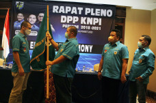 Rapat Pleno Putuskan...