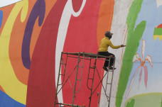 Mural Warna Warni Hiasi...