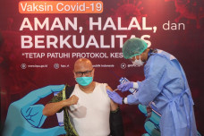 1.057 Pejabat dan Pegawai...