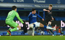 Bungkam Everton, Manchester...