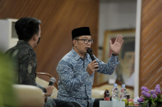 Ridwan Kamil Hadiri...
