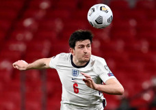Amankan 3 Poin, Inggris...