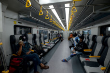 Kereta Bandara Premium...