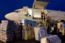 Bantuan Logistik untuk...